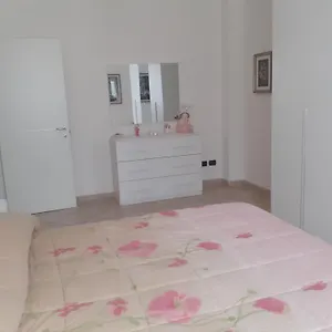rebecca-house.hotelitalianriviera.com/